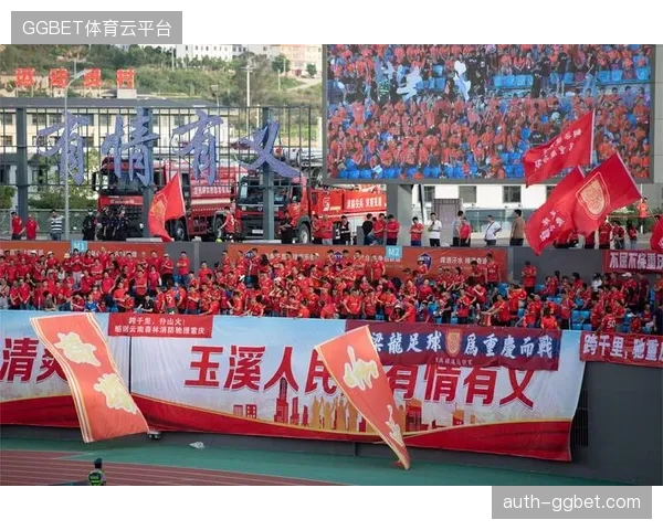 作为升班马，重庆铜梁龙在客场表现出众，其快速灵活的反击战术令多支强队头疼